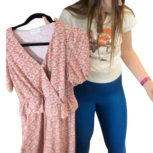 Kaileigh Ditsy Floral Dress, Sizes Medium or Large, New with Tag MSRP $99 - Picture 11 of 13